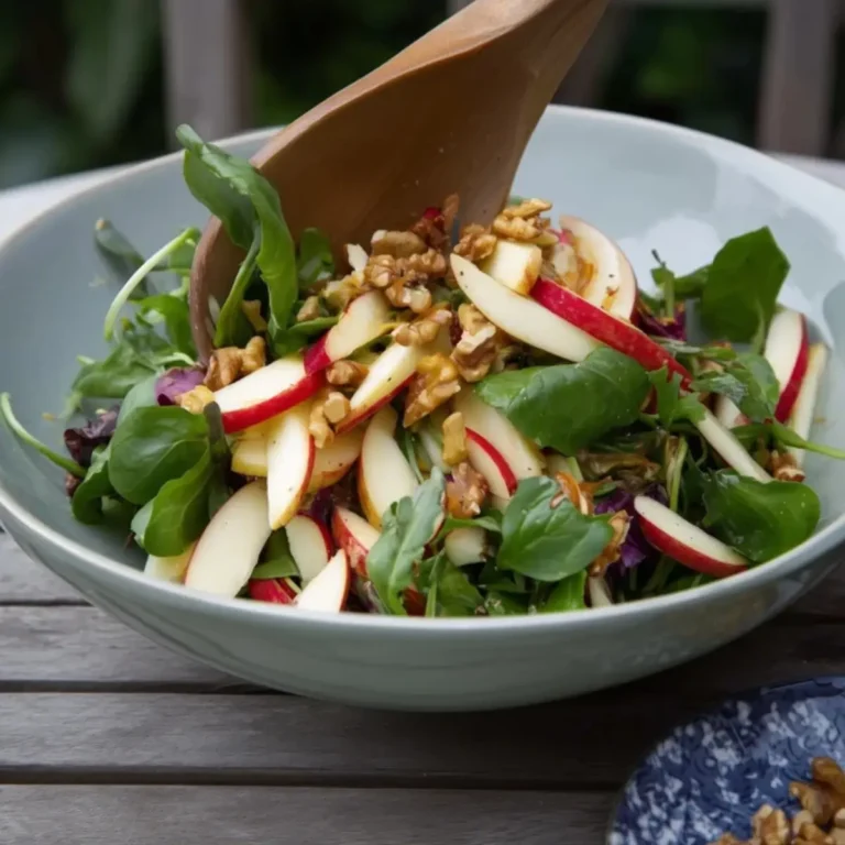 Apfelsalat mit Walnüssen