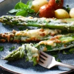 Grüner Spargel mit Parmesan-Kruste