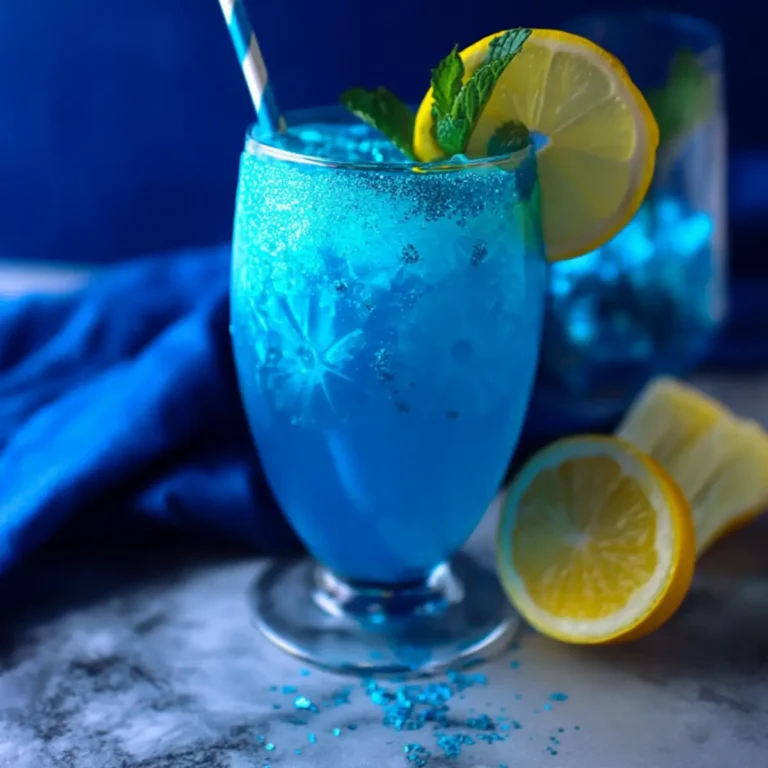 Blauer Glitzer Mocktail