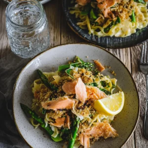 Lachs Pasta mit Pangrattato