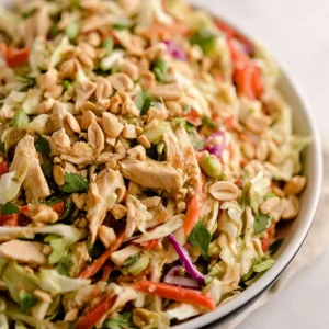 Thai Hähnchen Crunch Slaw Salat mit Erdnuss