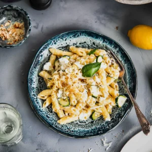 Zitronenpasta mit Ricotta und Zucchini