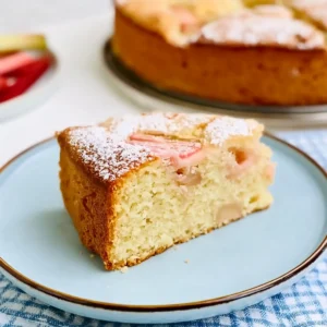 Rhabarberkuchen mit Rührteig