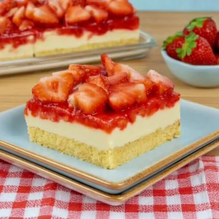 Erdbeerschnitten mit Pudding Schmand Creme