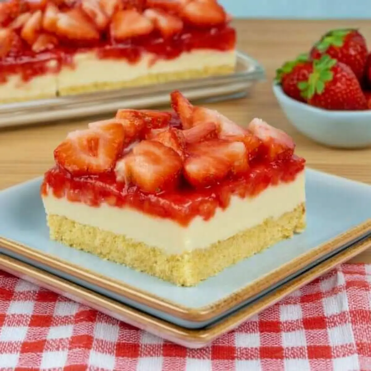 Erdbeerschnitten mit Pudding Schmand Creme