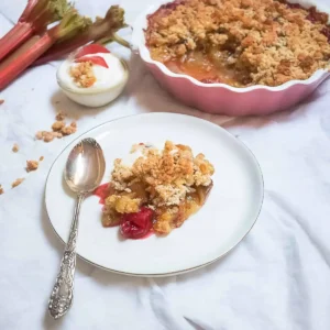 Klassischer Rhabarber Crumble