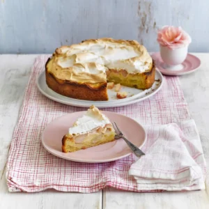 Rhabarberkuchen mit Baiser und Rührteig