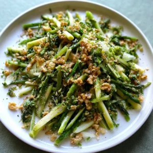 Roher Spargelsalat mit Walnüssen & Parmesan