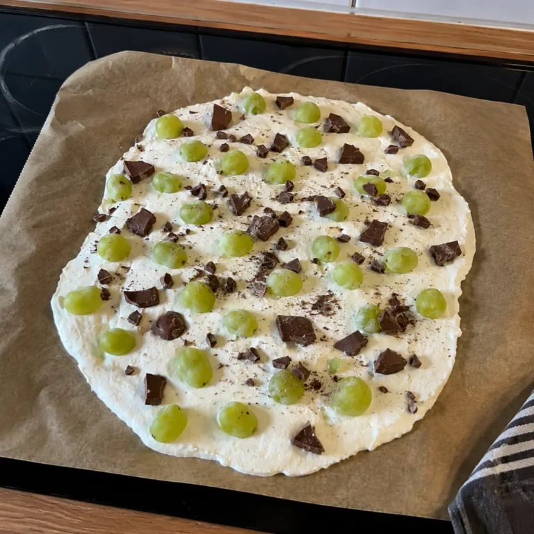 Gefrorene Skyr-Trauben-Schoko-Platte