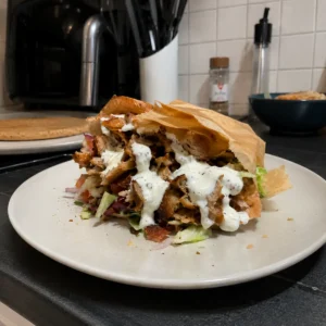 Knuspriger Backpapier-Döner mit Knoblauchsauce