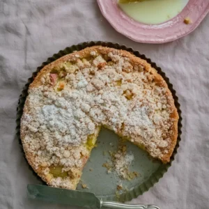 Rhabarberkuchen mit Streuseln & Vanillepudding